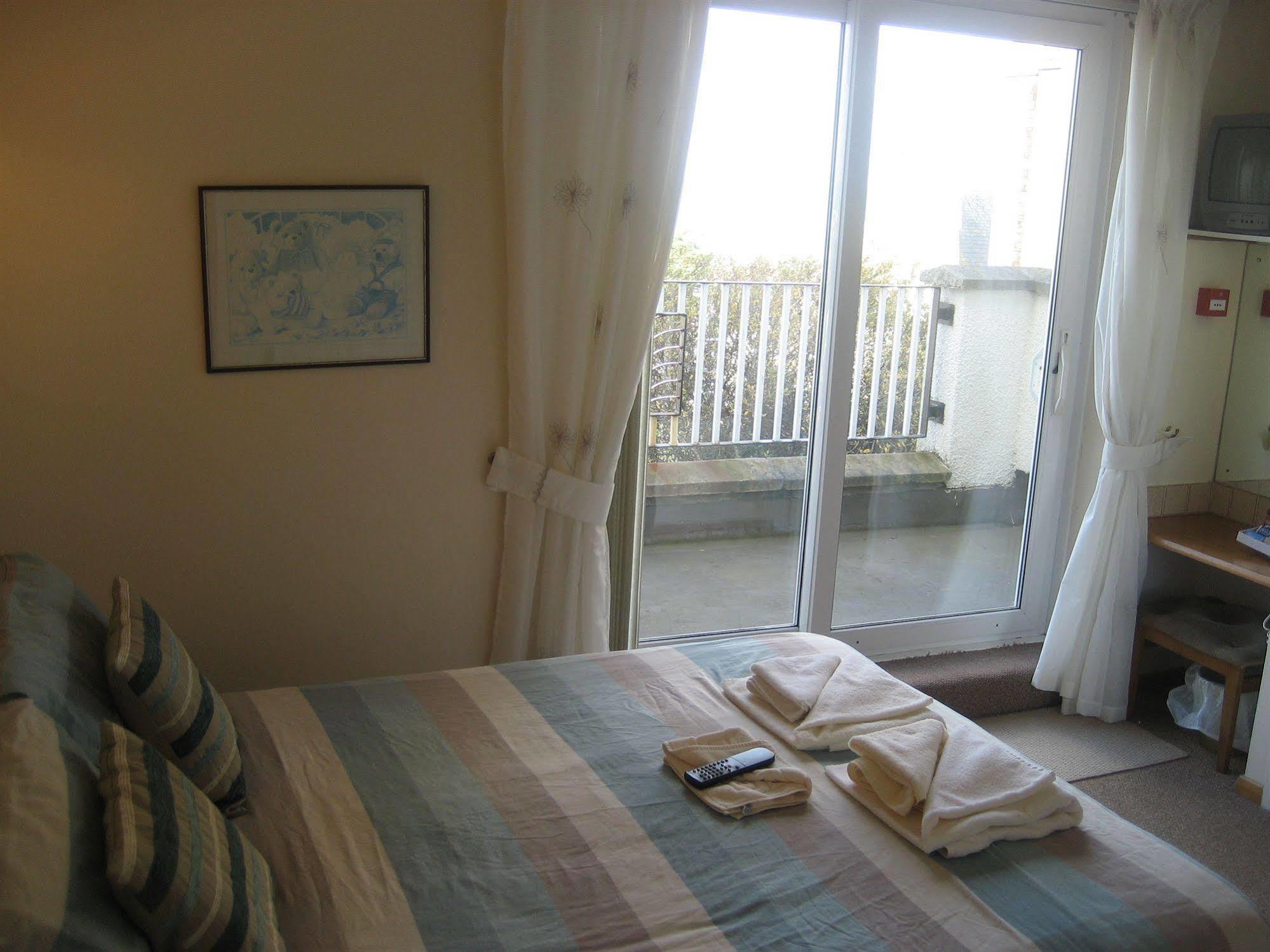 Priory Hotel 2*